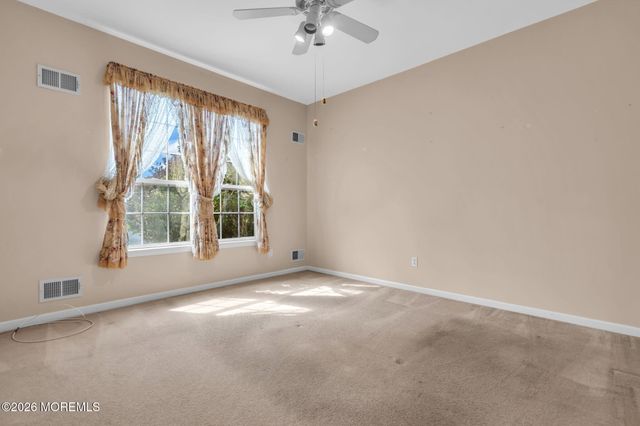 11 Deerchase Lane, Lakewood, NJ 08701