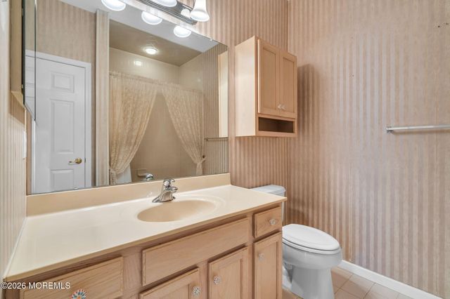 11 Deerchase Lane, Lakewood, NJ 08701