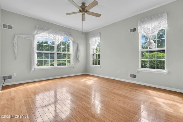 11 Deerchase Lane, Lakewood, NJ 08701