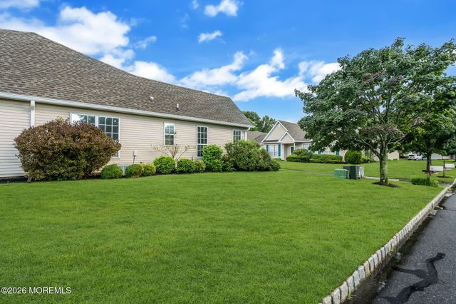 11 Deerchase Lane, Lakewood, NJ 08701