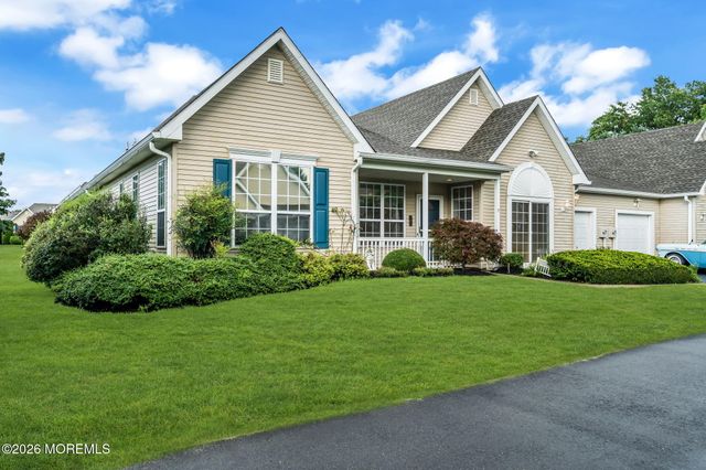 11 Deerchase Lane, Lakewood, NJ 08701