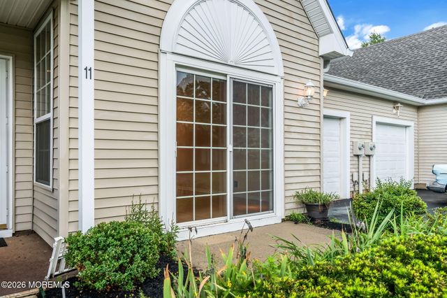 11 Deerchase Lane, Lakewood, NJ 08701