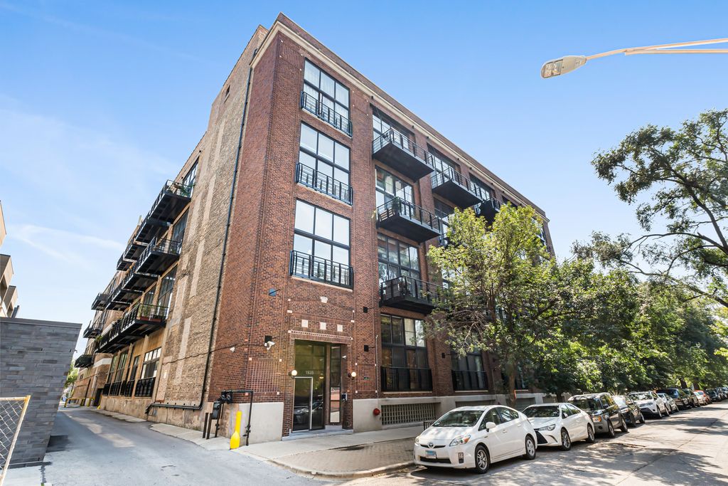 1935 N Fairfield Avenue 402, Chicago, IL 60647 — exterior