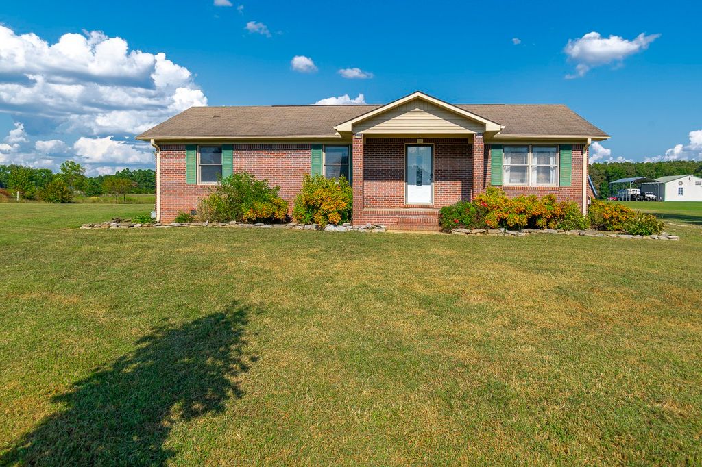 25 Mandy Ln, Fayetteville, TN 37334