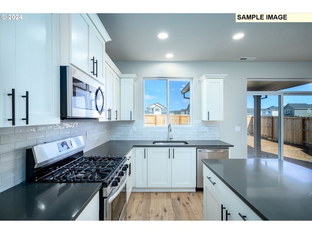 10572 Se HERITAGE Rd 308, Happy Valley, OR 97086