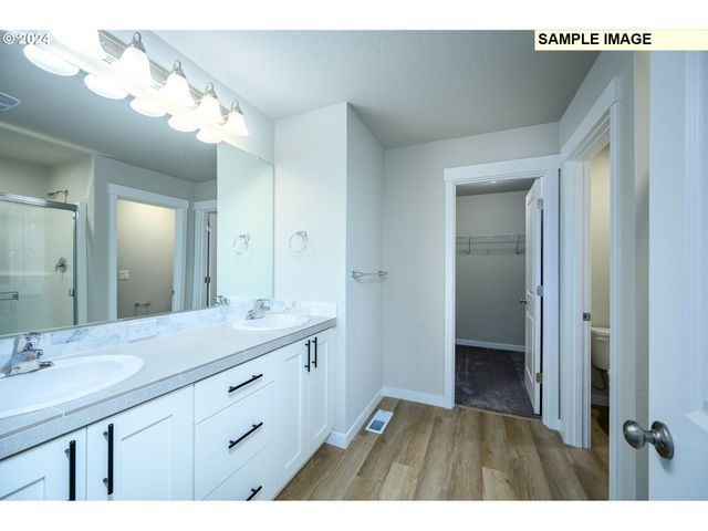 10572 Se HERITAGE Rd 308, Happy Valley, OR 97086