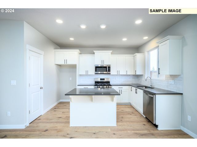 10572 Se HERITAGE Rd 308, Happy Valley, OR 97086