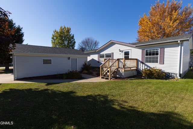 3832 Avondale Drive, Bismarck, ND 58503 property photo