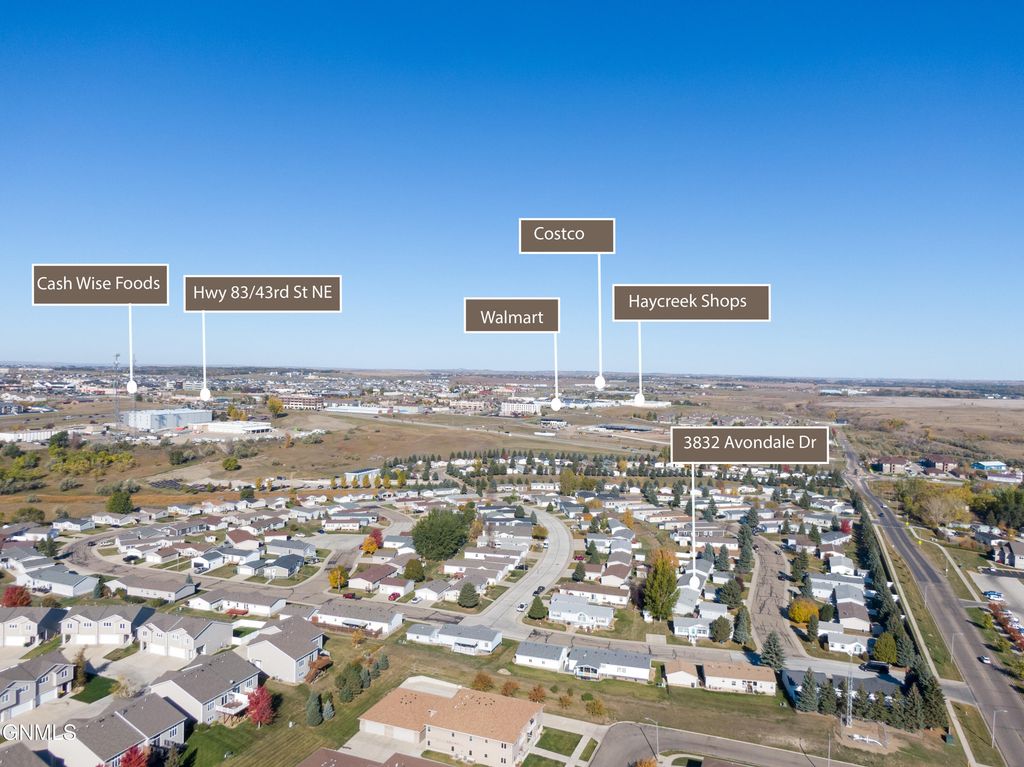 3832 Avondale Drive, Bismarck, ND 58503 photo 2