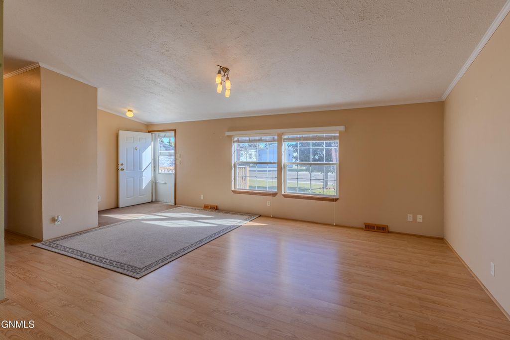 3832 Avondale Drive, Bismarck, ND 58503 photo 4