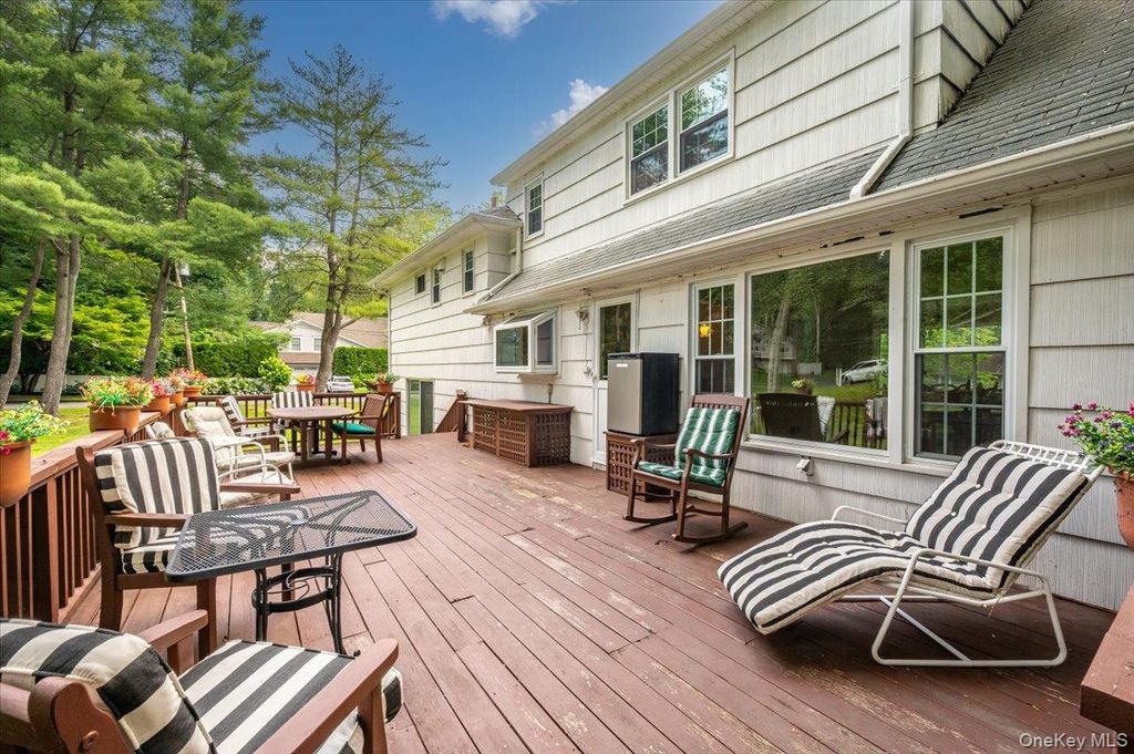 27 Meadowlark Road, Rye Brook, NY 10573 — photo 5