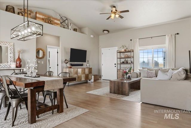 616 22nd Ave E, Jerome, ID 83338