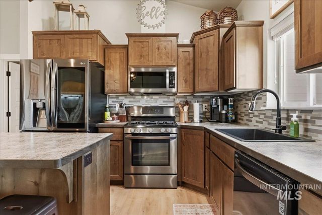 616 22nd Ave E, Jerome, ID 83338