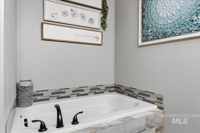 616 22nd Ave E, Jerome, ID 83338