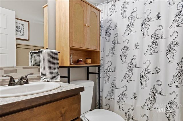 616 22nd Ave E, Jerome, ID 83338