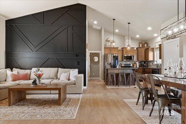 616 22nd Ave E, Jerome, ID 83338