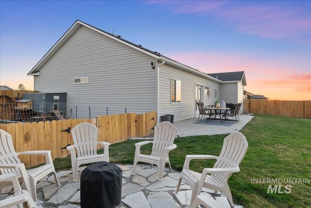 616 22nd Ave E, Jerome, ID 83338