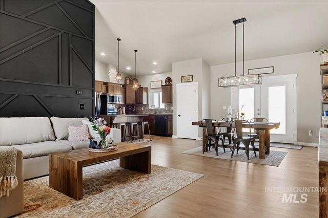 616 22nd Ave E, Jerome, ID 83338