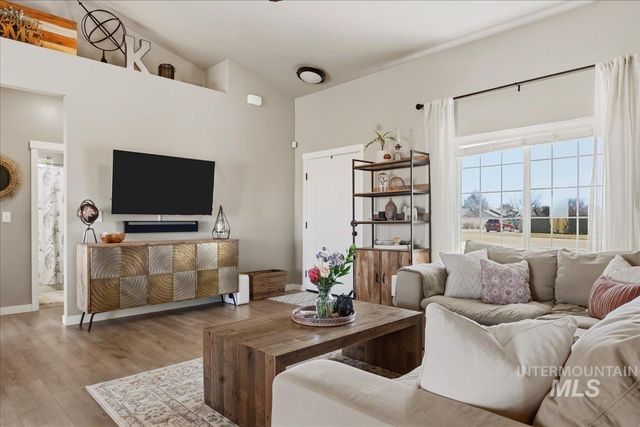 616 22nd Ave E, Jerome, ID 83338