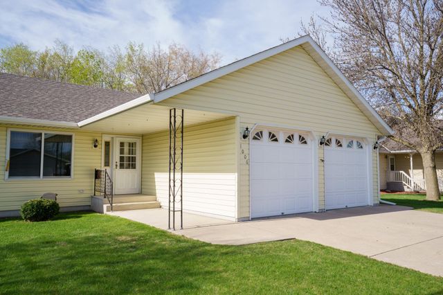 1006 8th Street S, Waite Park, MN 56387