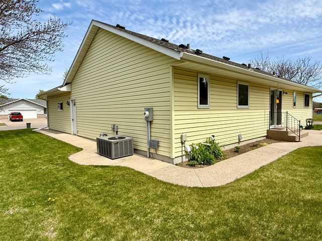 1006 8th Street S, Waite Park, MN 56387