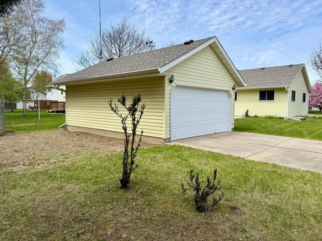 1006 8th Street S, Waite Park, MN 56387