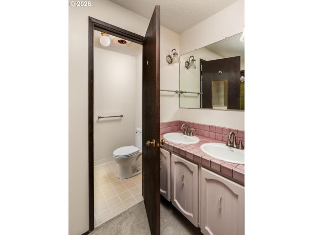 5955 Sw GLENBROOK Rd, Beaverton, OR 97007