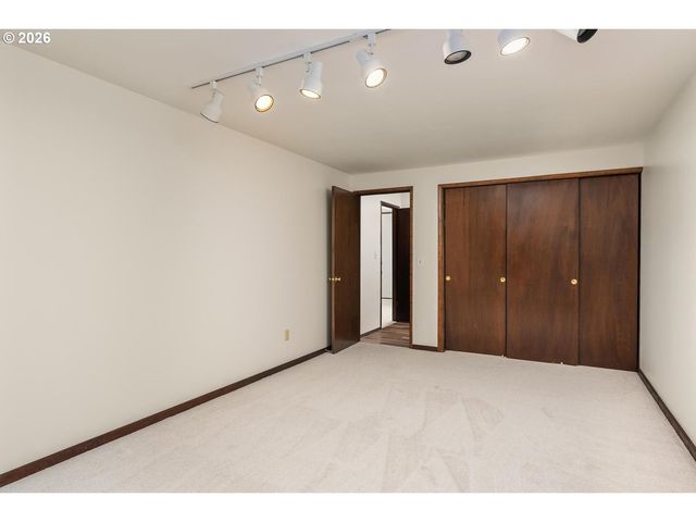 5955 Sw GLENBROOK Rd, Beaverton, OR 97007