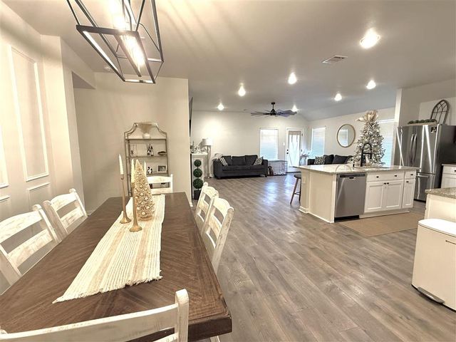 840 Gold Finch Way, Lake Charles, LA 70611