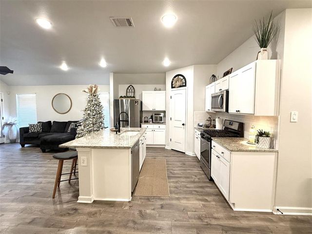 840 Gold Finch Way, Lake Charles, LA 70611