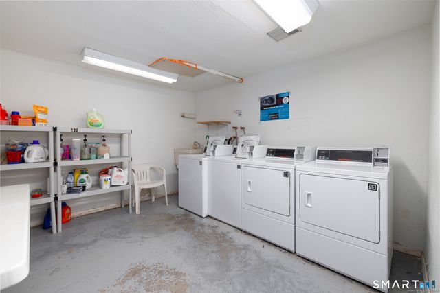 48 Wellington Drive 48, Farmington, CT 06032