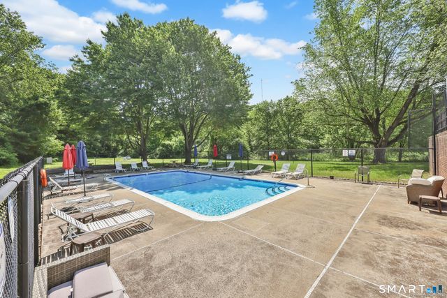 48 Wellington Drive 48, Farmington, CT 06032