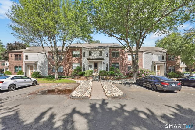 48 Wellington Drive 48, Farmington, CT 06032