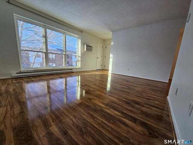 48 Wellington Drive 48, Farmington, CT 06032