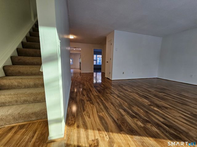 48 Wellington Drive 48, Farmington, CT 06032