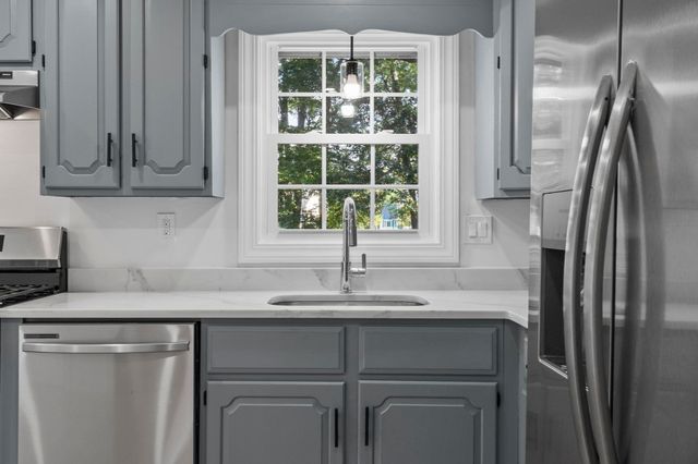 41 Riverview Ave, Methuen, MA 01844