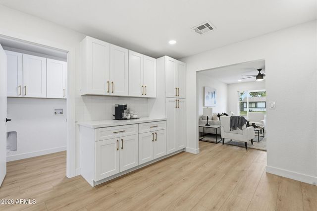 816 W JULIE Drive, Tempe, AZ 85283