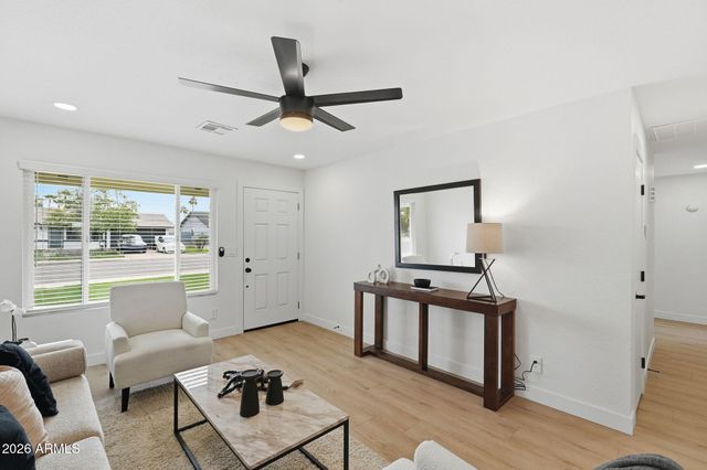 816 W JULIE Drive, Tempe, AZ 85283