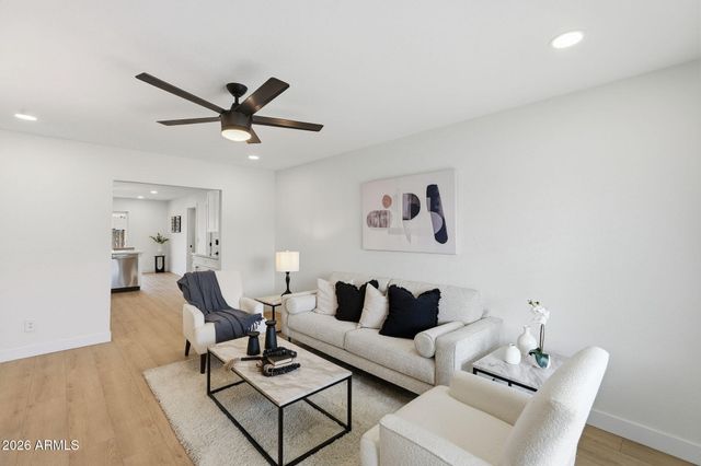 816 W JULIE Drive, Tempe, AZ 85283