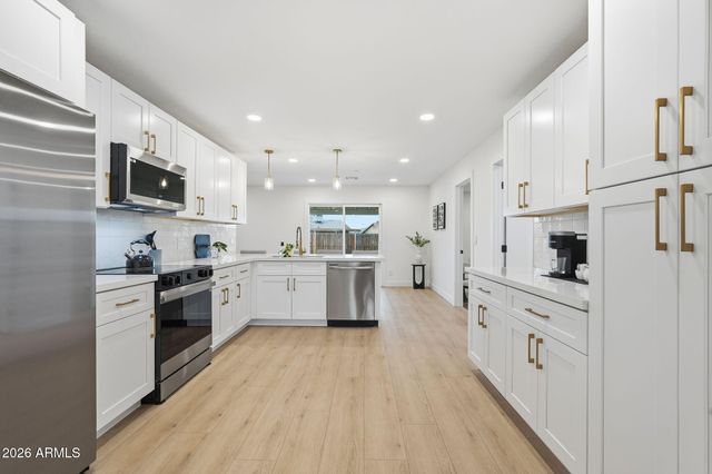 816 W JULIE Drive, Tempe, AZ 85283