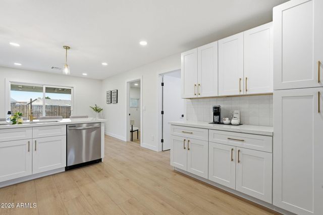 816 W JULIE Drive, Tempe, AZ 85283