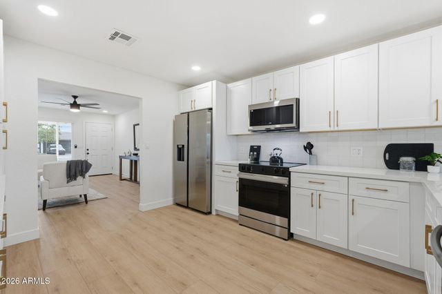 816 W JULIE Drive, Tempe, AZ 85283