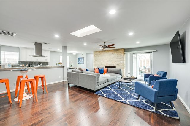 10040 Spokane Circle, Dallas, TX 75229