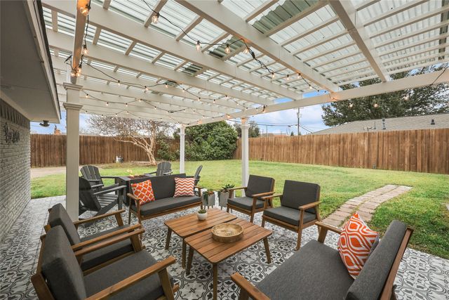 10040 Spokane Circle, Dallas, TX 75229