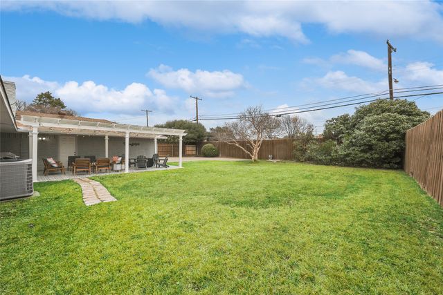 10040 Spokane Circle, Dallas, TX 75229