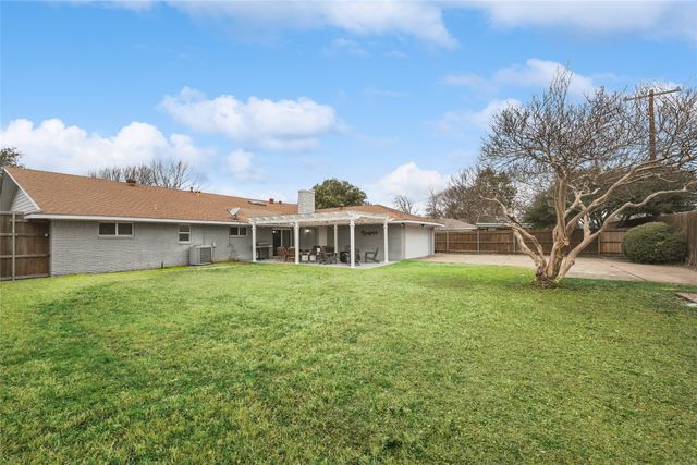 10040 Spokane Circle, Dallas, TX 75229