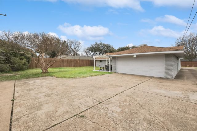 10040 Spokane Circle, Dallas, TX 75229