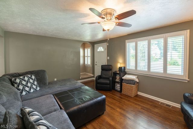 9071 Charles Court, Twinsburg, OH 44087