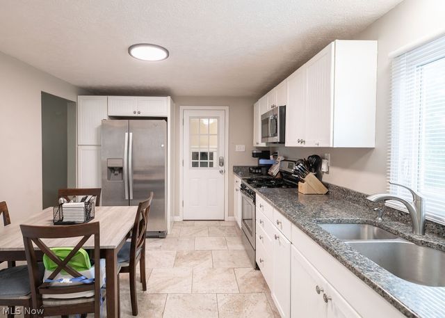 9071 Charles Court, Twinsburg, OH 44087