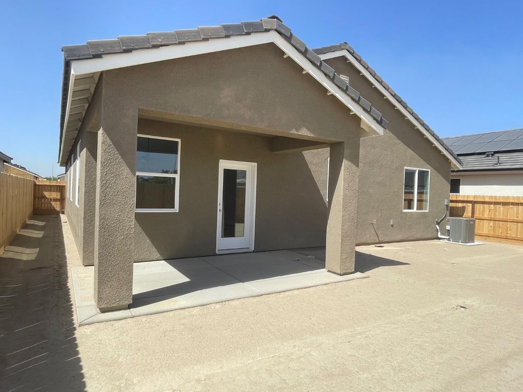Image 10 of property listing at 16259 West David Ave, Kerman, CA 93630